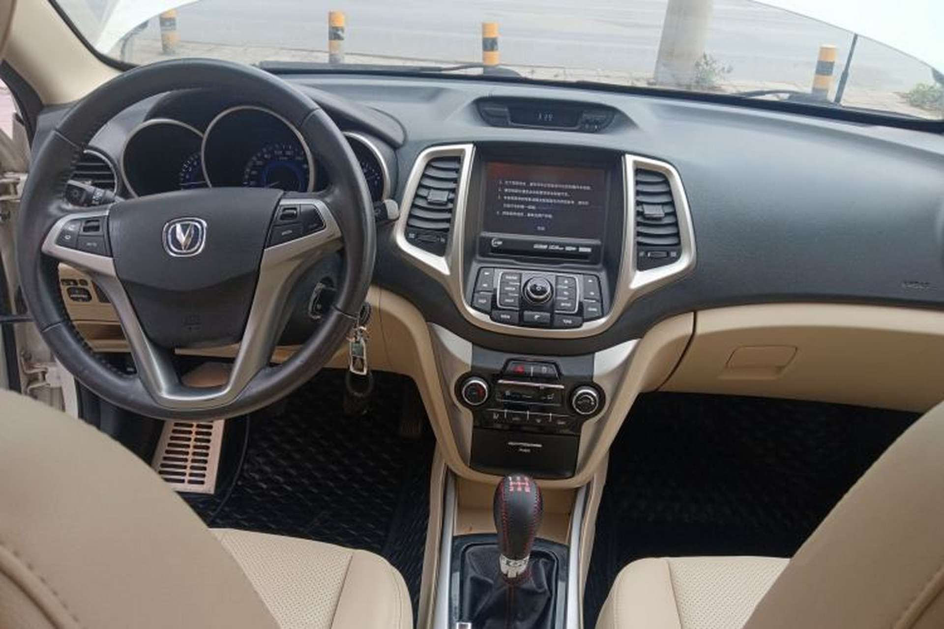 Used CHANGAN Eado 2015 1.6L Manual Luxury Model China V Standard Center Console