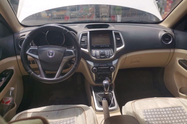 Used CHANGAN Eado 2015 1.6L Manual Luxury Model China IV Standard Center Console
