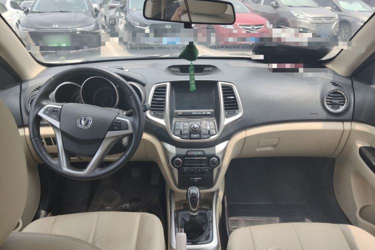 Used CHANGAN Eado 2015 1.6L Manual Luxury Model China IV Standard Center Console