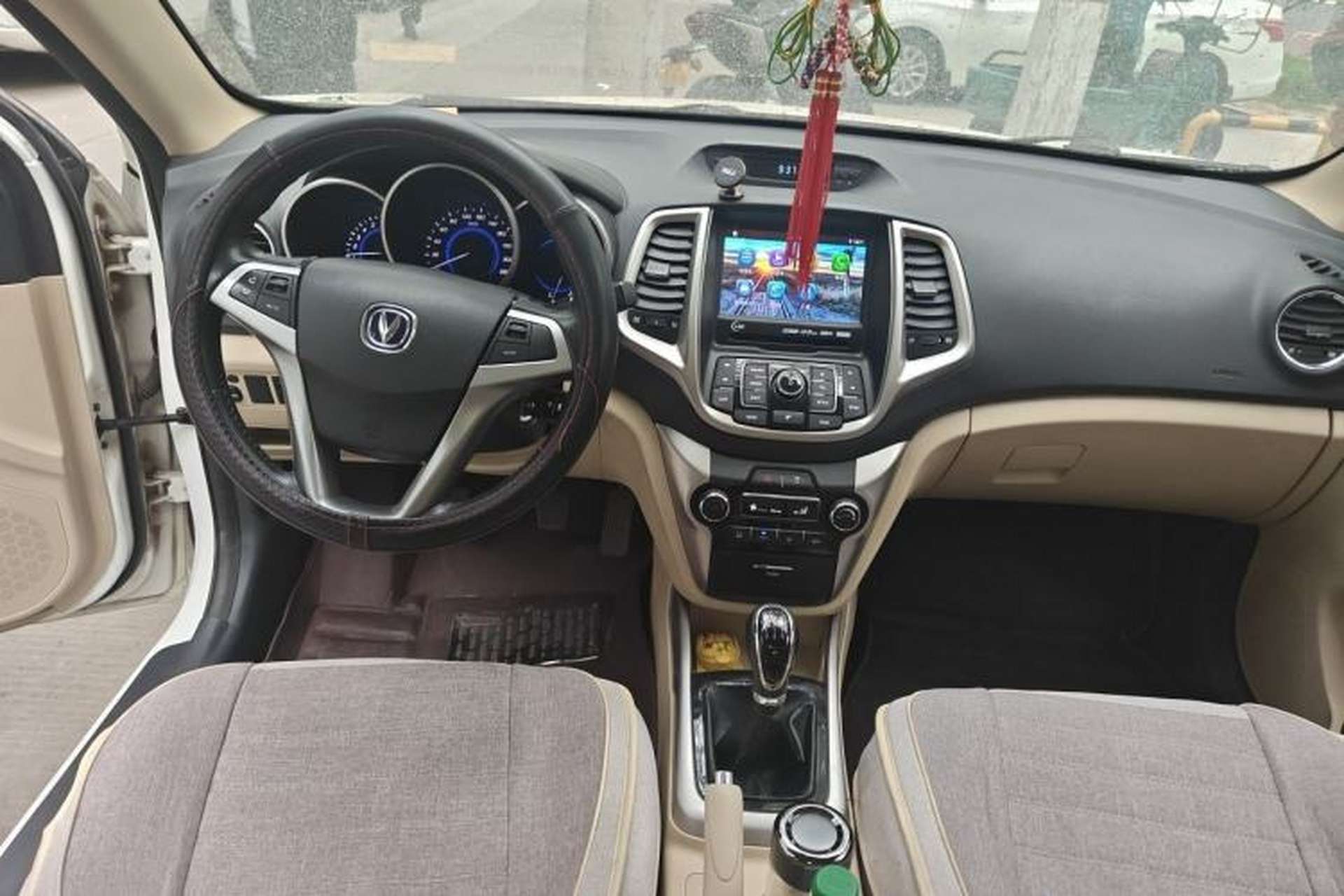 Used CHANGAN Eado 2015 1.6L Manual Luxury Model China IV Standard Center Console