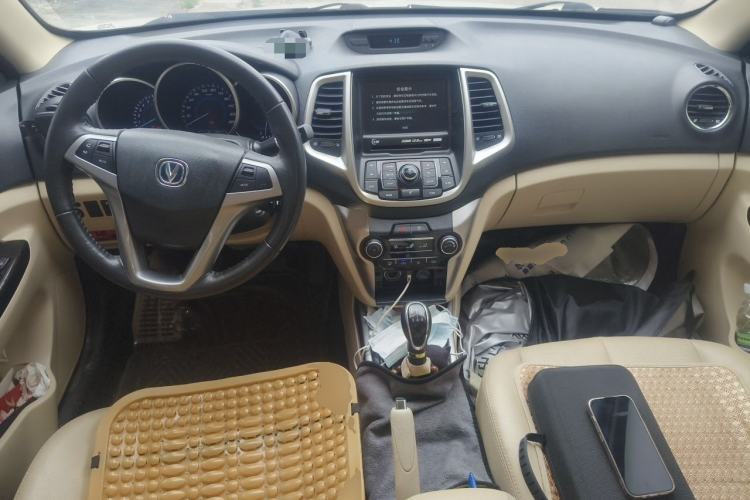 Used CHANGAN Eado 2015 1.6L Manual Flagship Model Center Console
