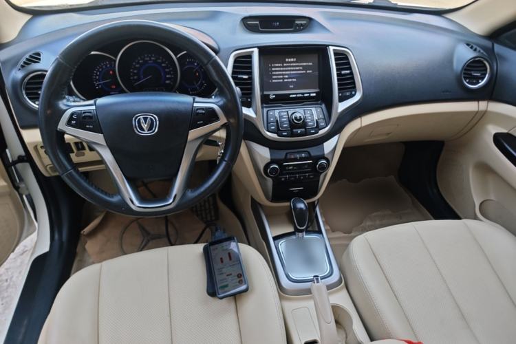 Used CHANGAN Eado 2015 1.6L Automatic Luxury Model Center Console