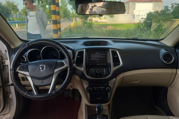 Used CHANGAN Eado 2015 1.6L Manual Luxury Model China V Standard Center Console