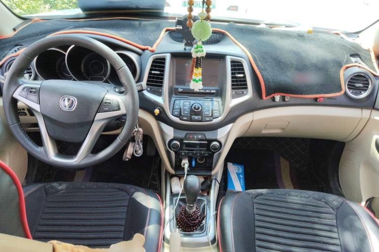 Used CHANGAN Eado 2015 1.6L Manual Luxury Model China IV Standard Center Console