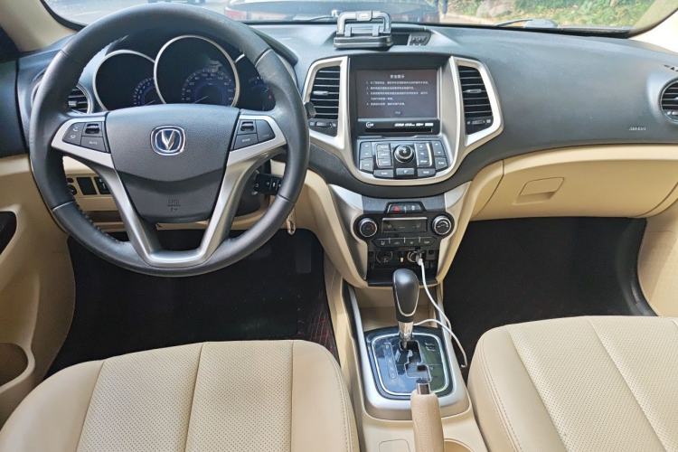 Used CHANGAN Eado 2015 1.6L Automatic Luxury Model Center Console