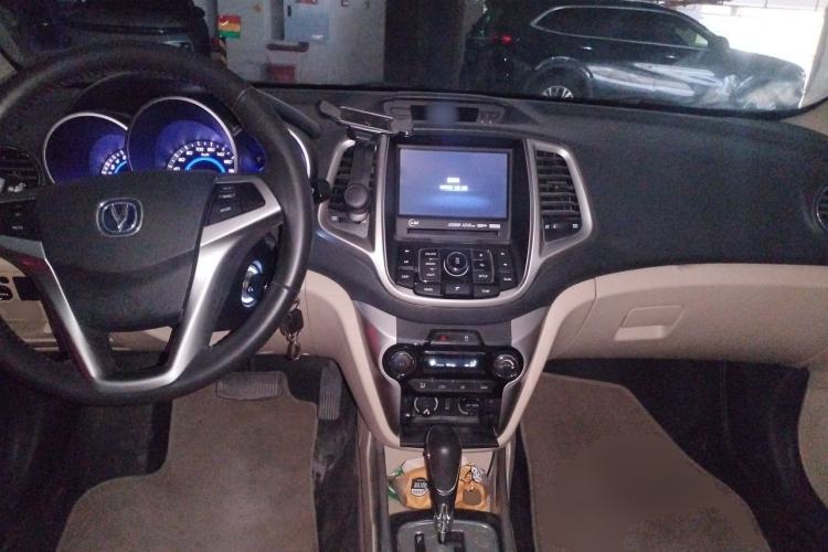 Used CHANGAN Eado 2015 1.6L Automatic Flagship Model Center Console