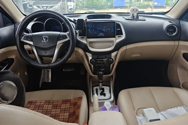 Used CHANGAN Eado 2015 1.6L Automatic Luxury Model Center Console