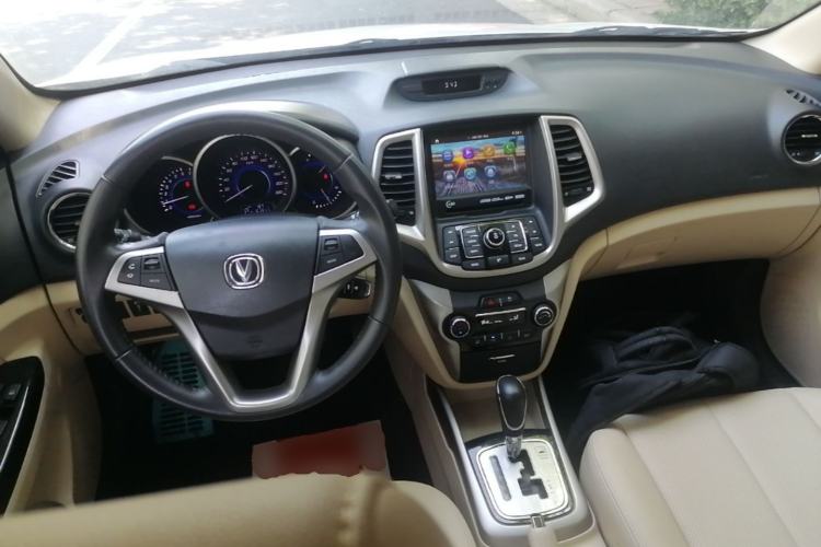 Used CHANGAN Eado 2015 1.6L Automatic Luxury Model Center Console