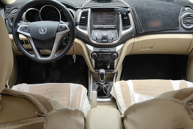 Used CHANGAN Eado 2015 1.6L Manual Luxury Model China V Standard Center Console