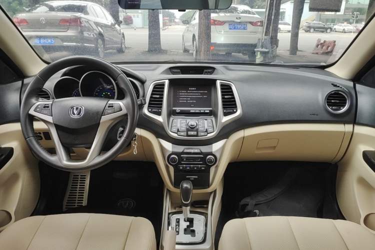 Used CHANGAN Eado 2015 1.6L Automatic Luxury Model Center Console