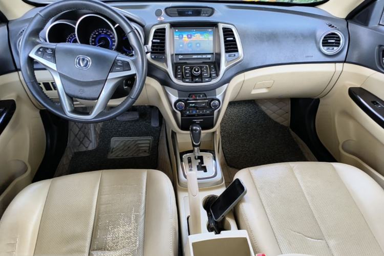 Used CHANGAN Eado 2015 1.6L Automatic Luxury Model Center Console