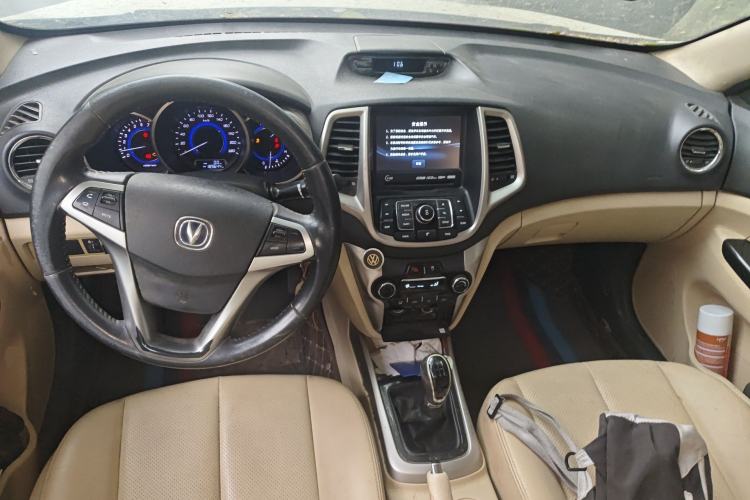 Used CHANGAN Eado 2015 1.6L Manual Luxury Model China IV Standard Center Console