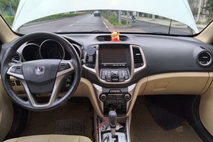 Used CHANGAN Eado 2015 1.6L Automatic Luxury Model Center Console