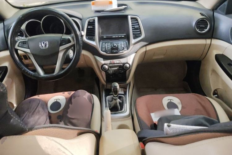 Used CHANGAN Eado 2015 1.6L Manual Luxury Model China IV Standard Center Console