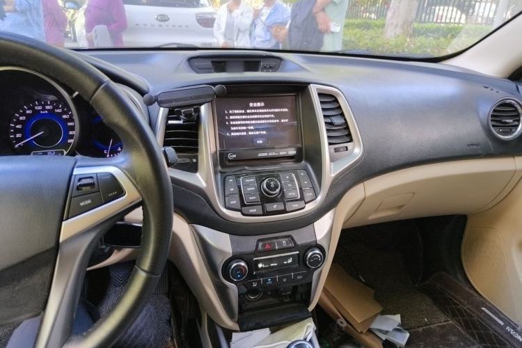 Used CHANGAN Eado 2015 1.6L Manual Luxury Model China V Standard Center Console