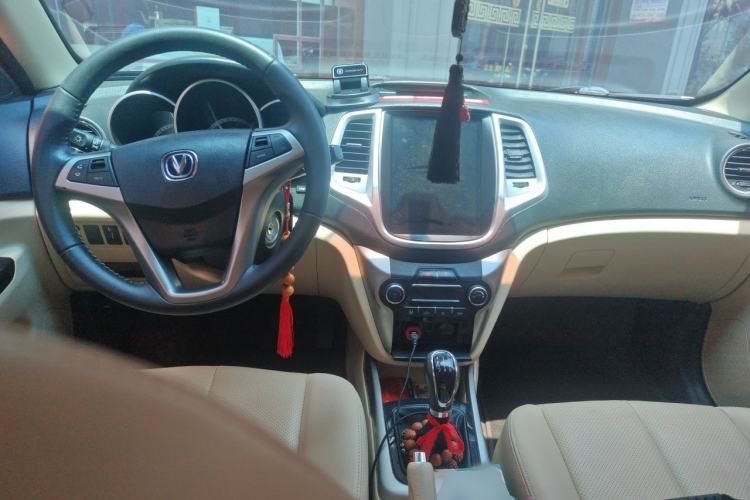 Used CHANGAN Eado 2015 1.6L Manual Luxury Model China V Standard Center Console