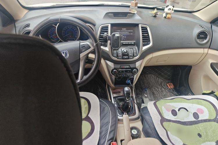 Used CHANGAN Eado 2015 1.6L Manual Luxury Model China IV Standard Center Console
