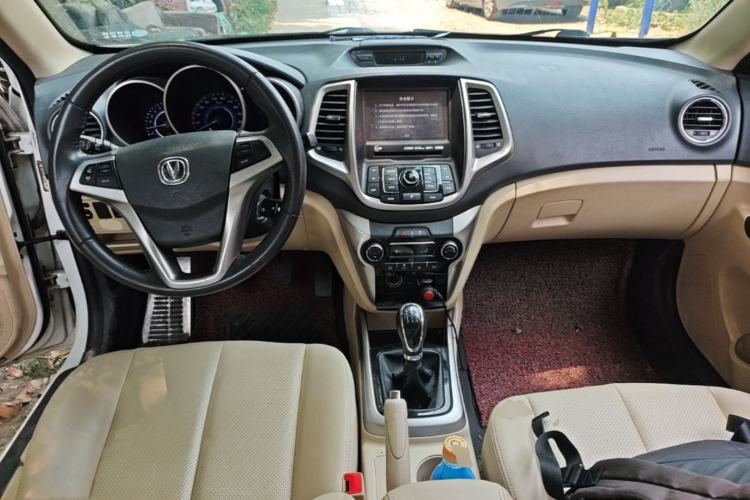 Used CHANGAN Eado 2015 1.6L Manual Luxury Model China V Standard Center Console