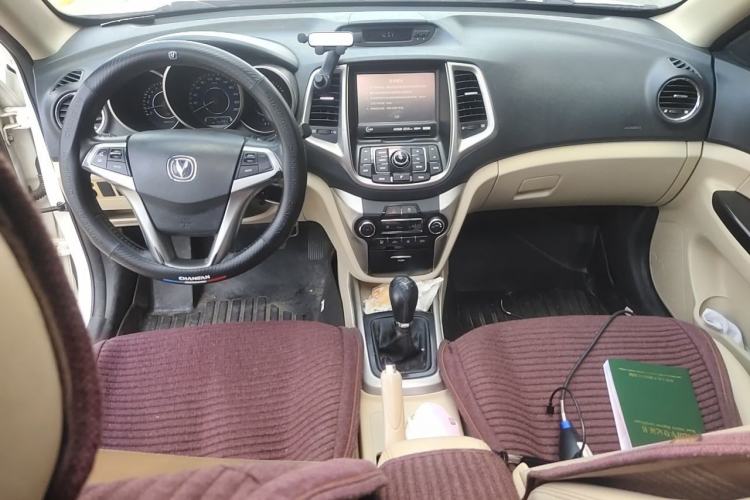 Used CHANGAN Eado 2015 1.6L Manual Luxury Model China IV Standard Center Console