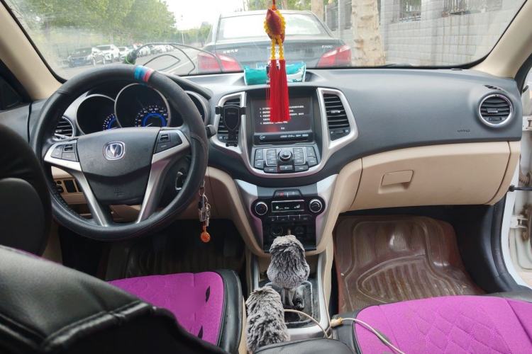 Used CHANGAN Eado 2015 1.6L Manual Luxury Model China V Standard Center Console