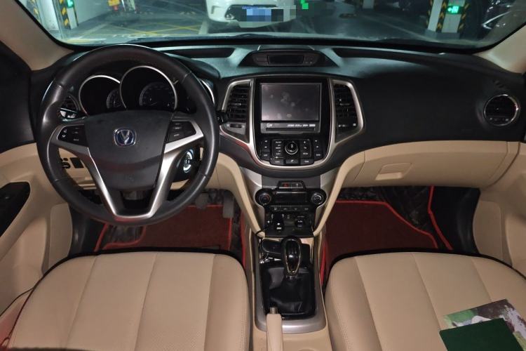 Used CHANGAN Eado 2015 1.6L Manual Luxury Model China IV Standard Center Console