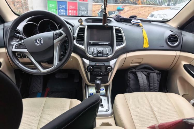 Used CHANGAN Eado 2015 1.6L Automatic Luxury Model Center Console