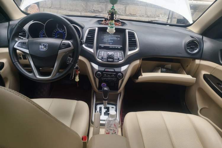 Used CHANGAN Eado 2015 1.6L Automatic Luxury Model Center Console
