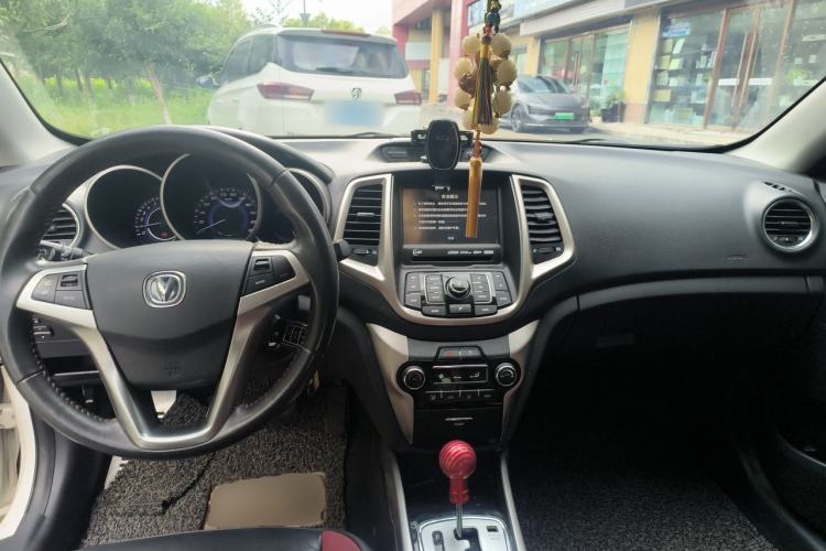 Used CHANGAN Eado 2015 1.6L Automatic ZhiKu Model China V Standard Center Console