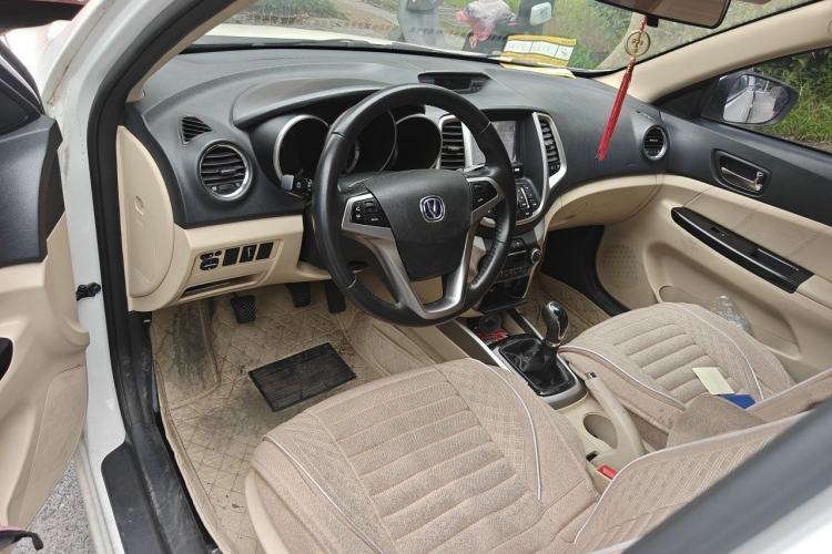 Used CHANGAN Eado 2015 1.6L Manual Luxury Model China IV Standard Center Console