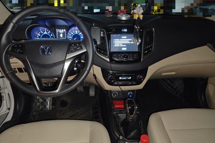 Used CHANGAN Eado 2015 1.6L Manual Luxury Model China IV Standard Center Console