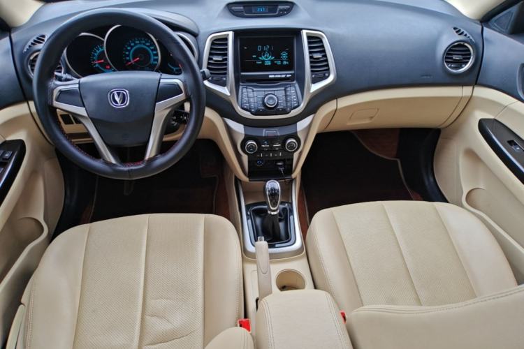 Used CHANGAN Eado 2015 1.6L Manual Elite Model China V Standard Center Console