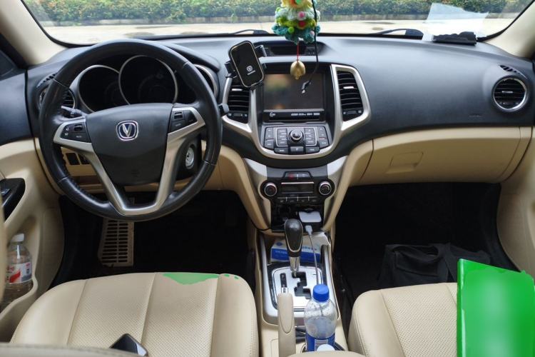 Used CHANGAN Eado 2015 1.6L Automatic Luxury Model Center Console