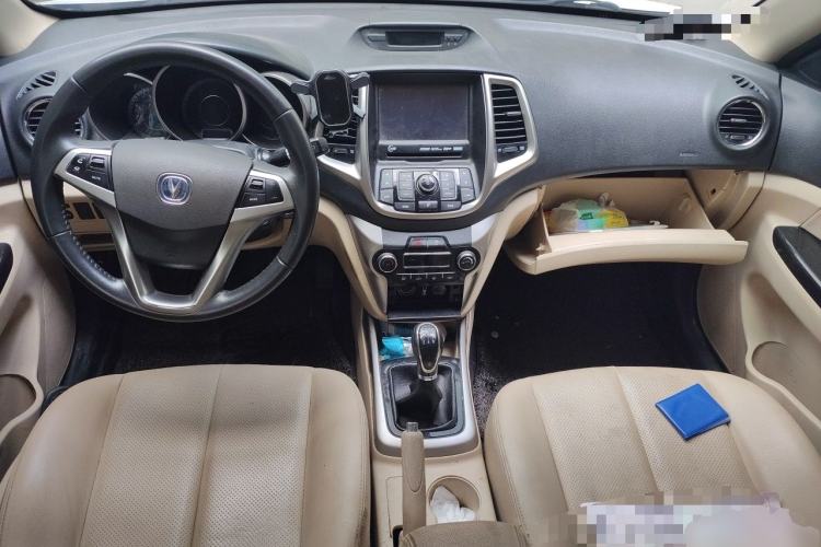 Used CHANGAN Eado 2015 1.6L Manual Luxury Model China V Standard Center Console