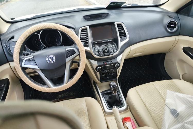 Used CHANGAN Eado 2015 1.6L Manual Luxury Model China V Standard Center Console
