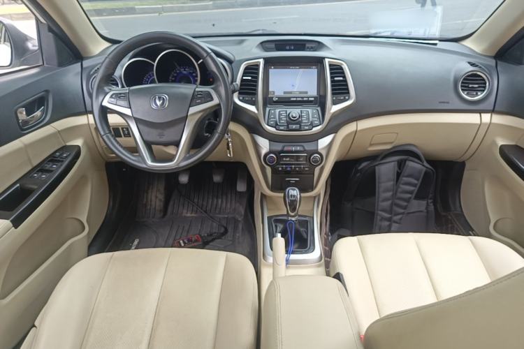 Used CHANGAN Eado 2015 1.6L Manual Luxury Model China V Standard Center Console