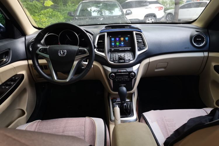 Used CHANGAN Eado 2015 1.6L Manual Luxury Model China V Standard Center Console