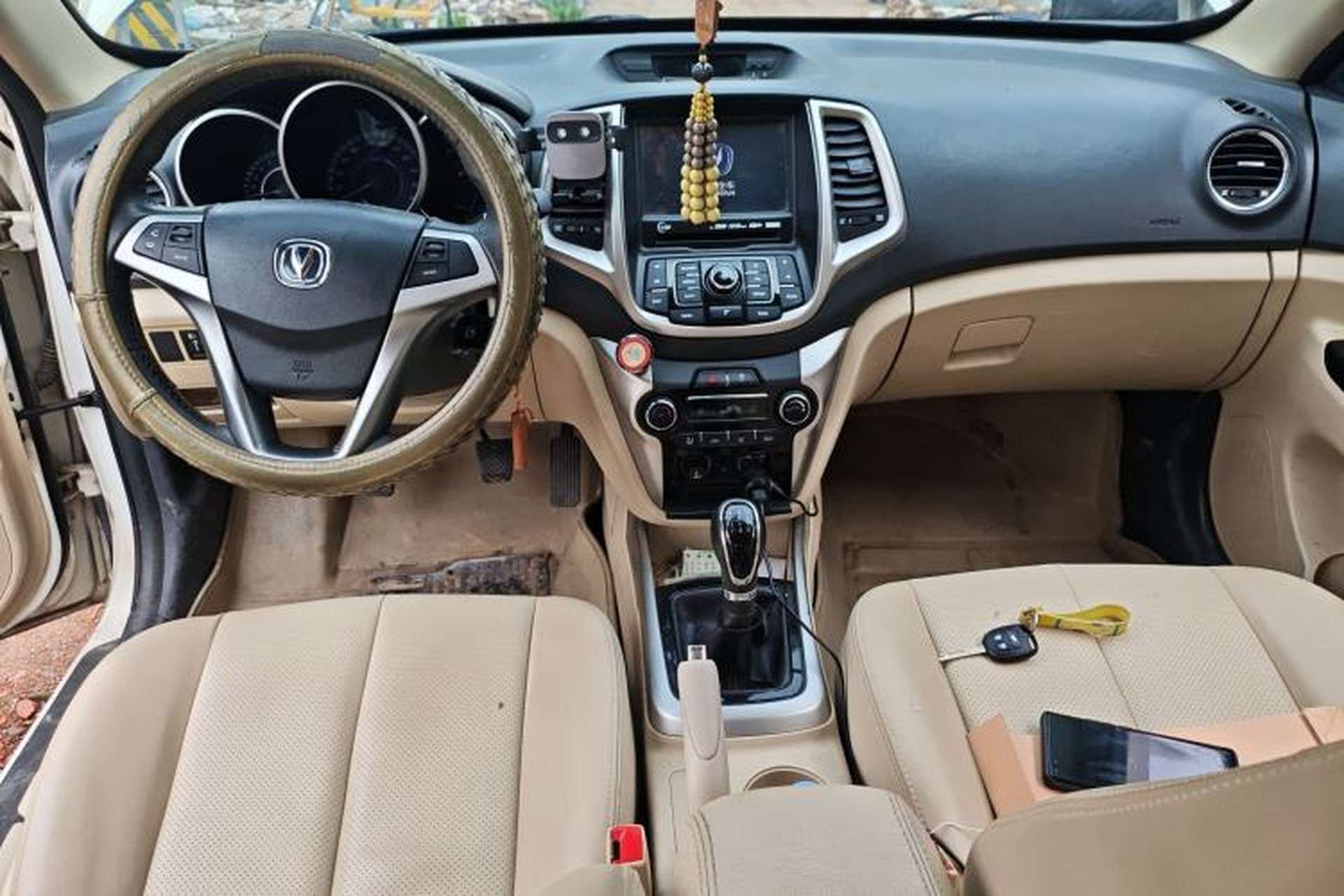 Used CHANGAN Eado 2015 1.6L Manual Luxury Model China IV Standard Center Console