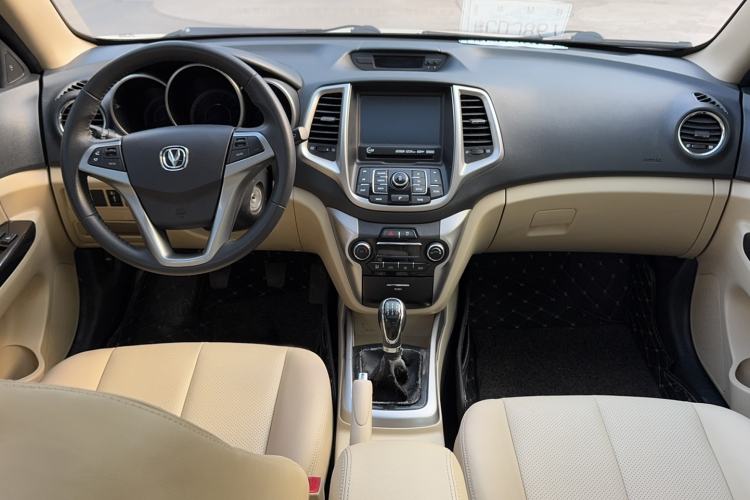 Used CHANGAN Eado 2015 1.6L Manual Luxury Model China V Standard Center Console