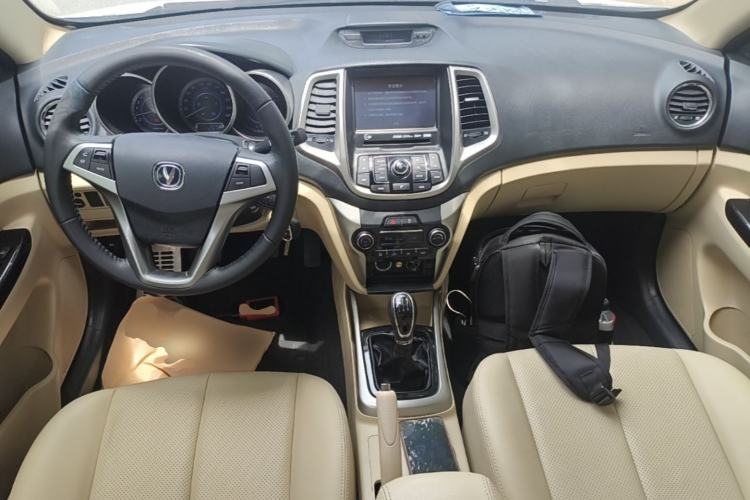 Used CHANGAN Eado 2015 1.6L Manual Luxury Model China V Standard Center Console
