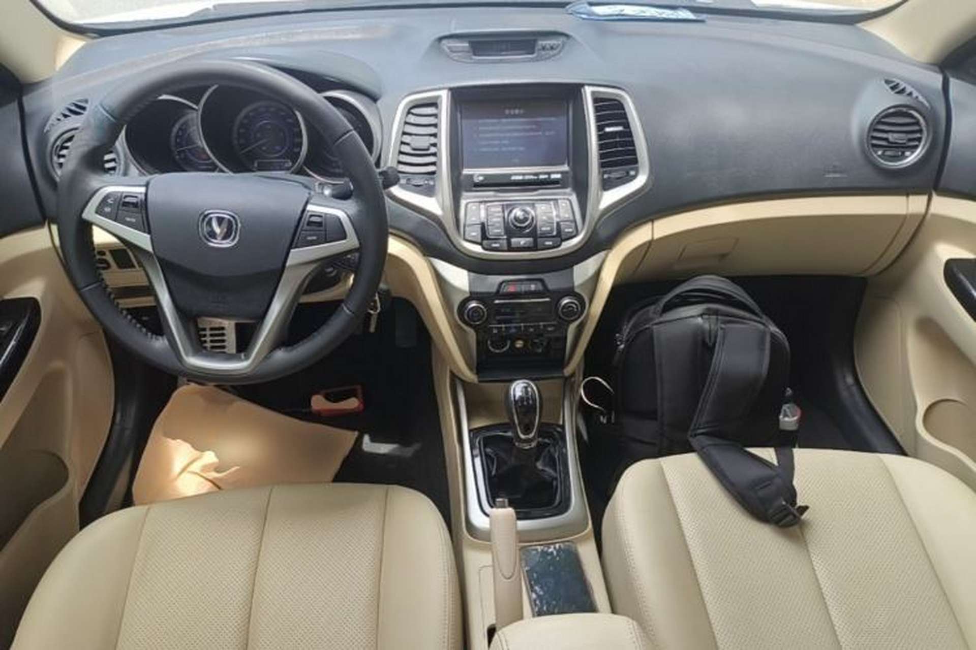 Used CHANGAN Eado 2015 1.6L Manual Luxury Model China V Standard Center Console