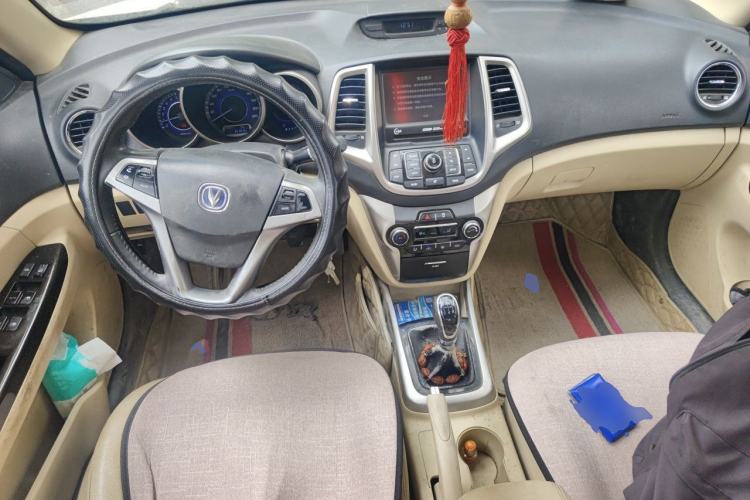 Used CHANGAN Eado 2015 1.6L Manual Flagship Model Center Console