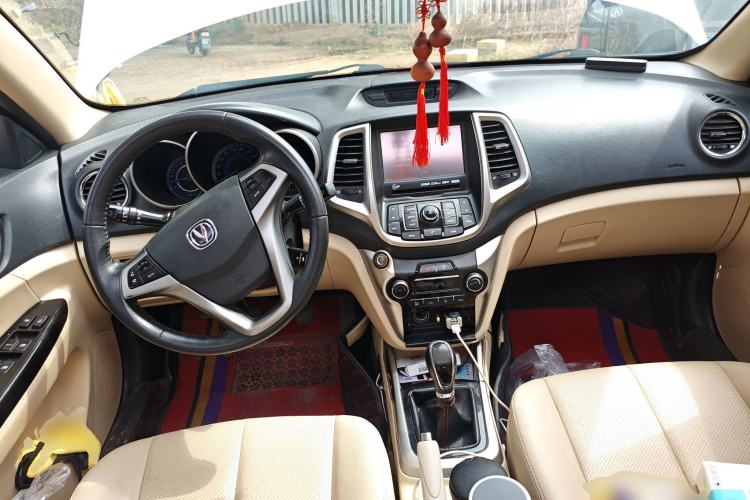 Used CHANGAN Eado 2015 1.6L Manual Luxury Model China IV Standard Center Console