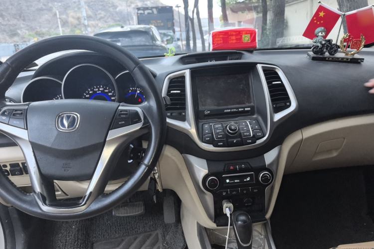 Used CHANGAN Eado 2015 1.6L Automatic Luxury Model Center Console