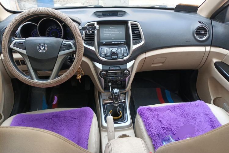 Used CHANGAN Eado 2015 1.6L Manual Luxury Model China V Standard Center Console