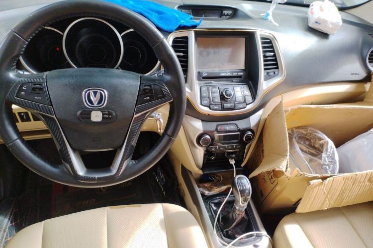 Used CHANGAN Eado 2015 1.6L Manual Luxury Model China V Standard Center Console