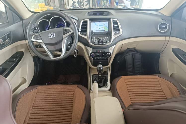 Used CHANGAN Eado 2015 1.6L Manual Luxury Model China V Standard Center Console