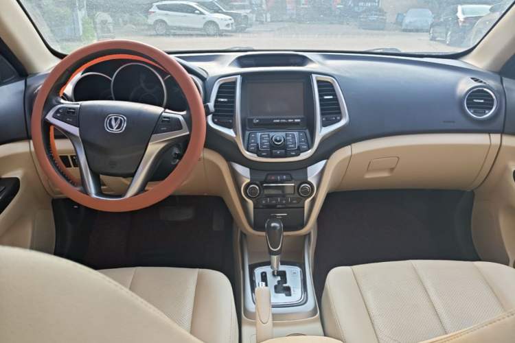 Used CHANGAN Eado 2015 1.6L Automatic Luxury Model Center Console