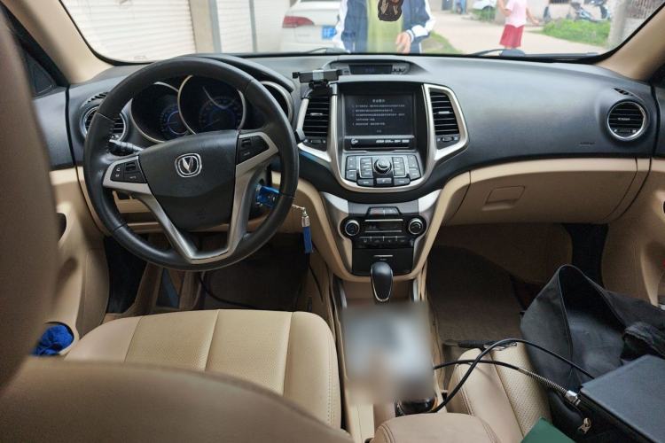 Used CHANGAN Eado 2015 1.6L Automatic Luxury Model Center Console