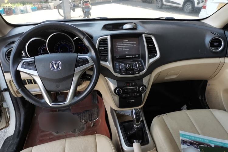 Used CHANGAN Eado 2015 1.6L Manual Luxury Model China V Standard Center Console