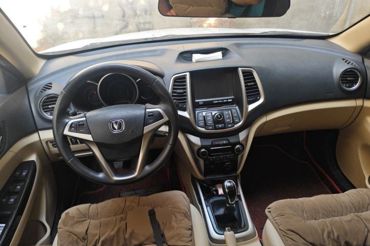 Used CHANGAN Eado 2015 1.6L Manual Luxury Model China V Standard Center Console